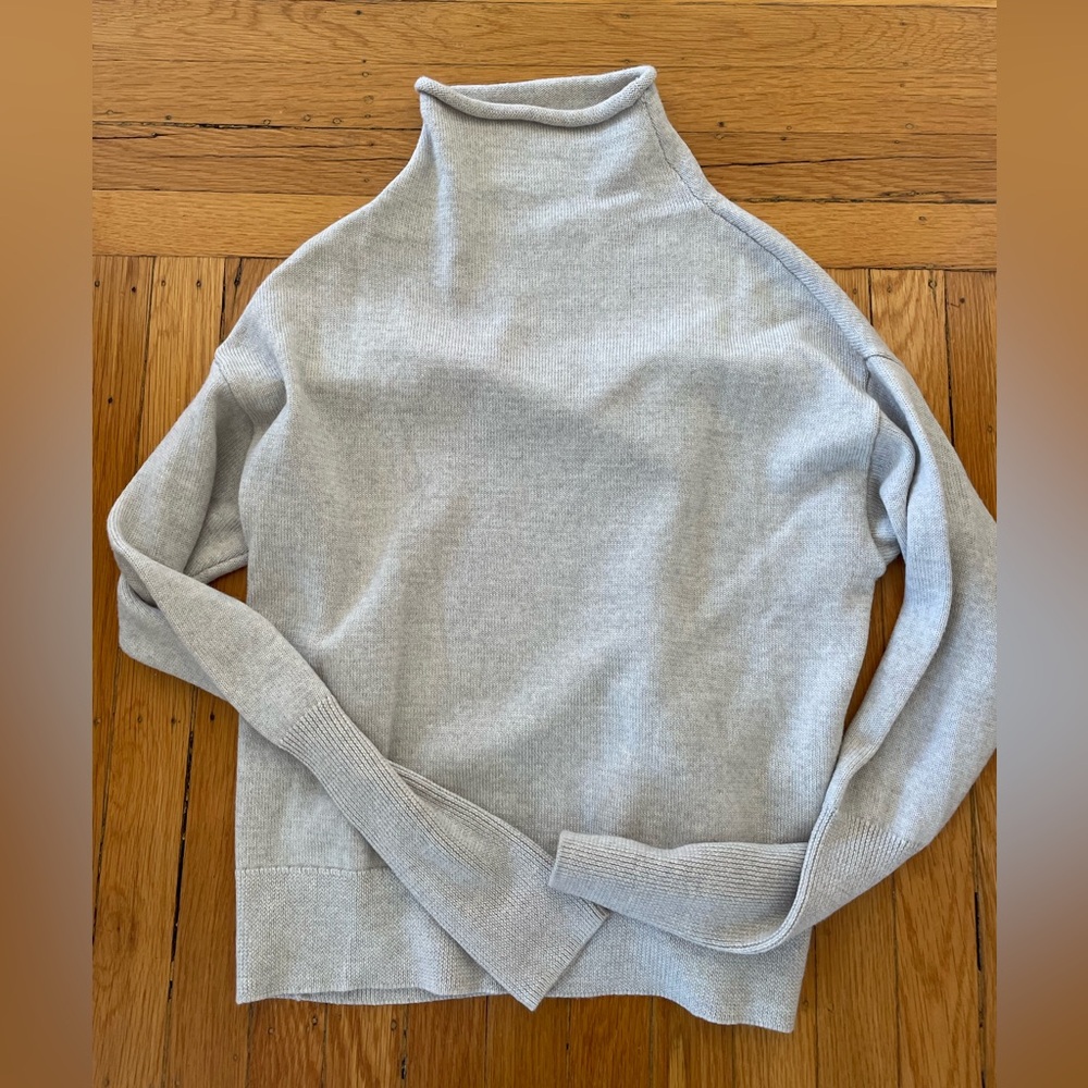 Aritzia Wilfred turtleneck pullover